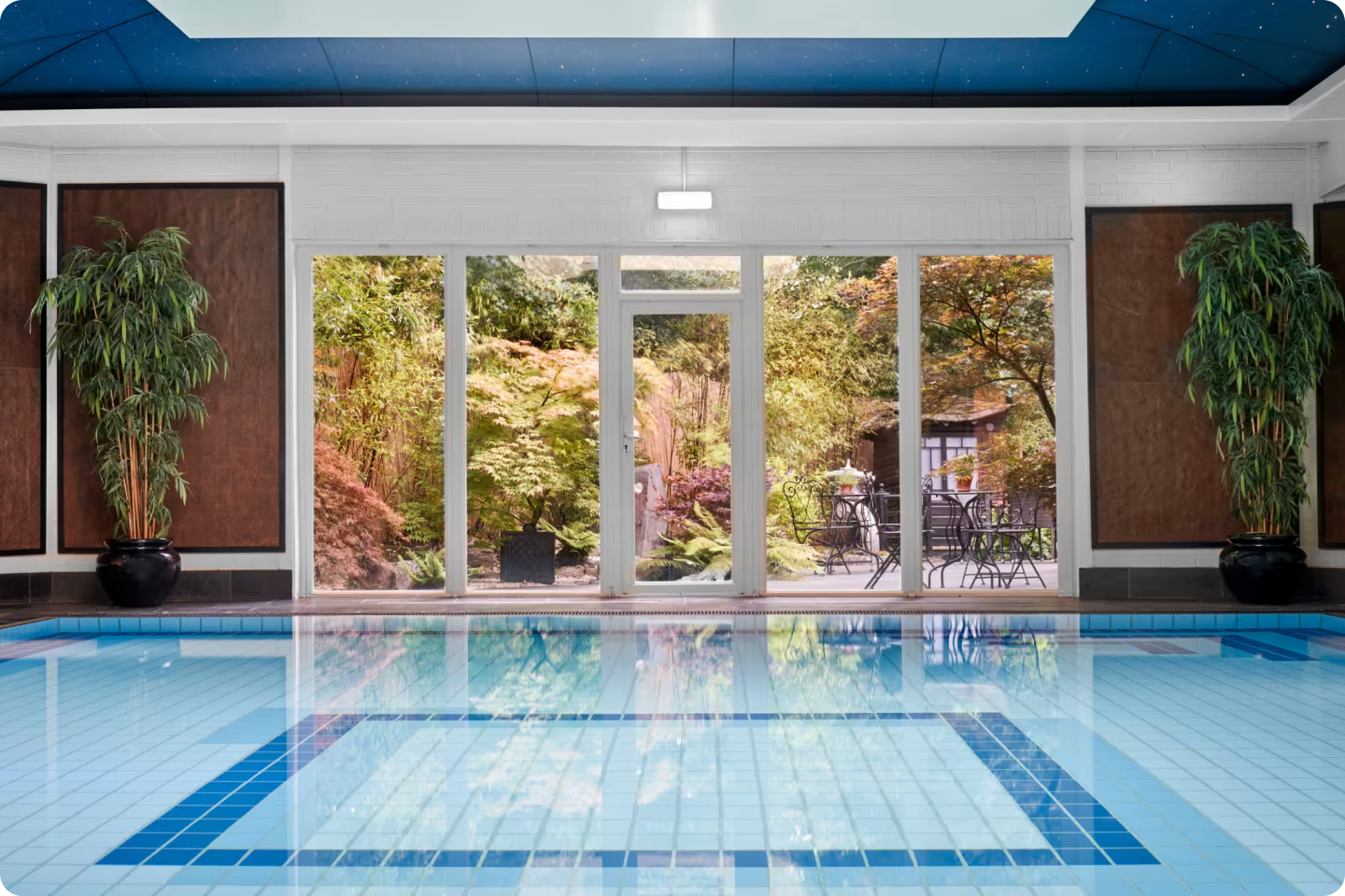 Image of the swimming pool at Carey's Manor