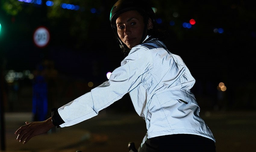 woman wearing a white high vis activewear jacket in the dark